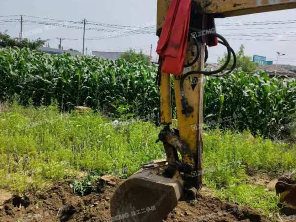 雷沃重工FR65履带式挖掘机