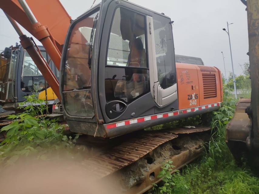 日立ZX240履带式挖掘机