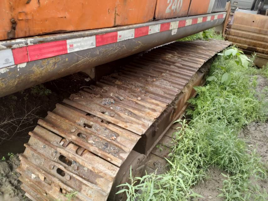 日立ZX240履带式挖掘机