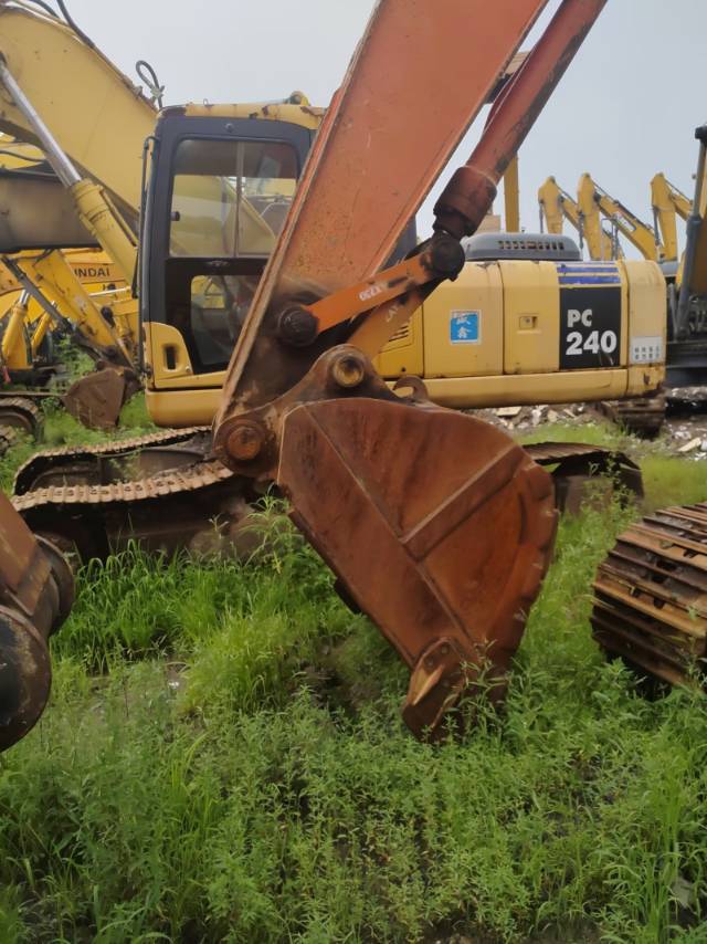 日立ZX240履带式挖掘机