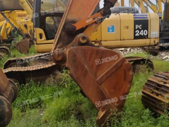 日立ZX240履带式挖掘机