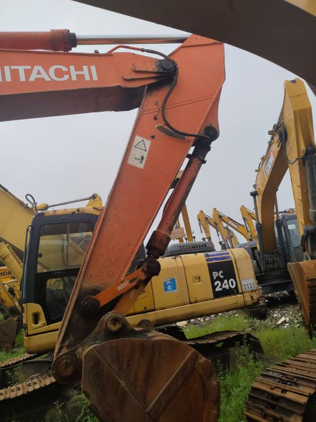 日立ZX240履带式挖掘机
