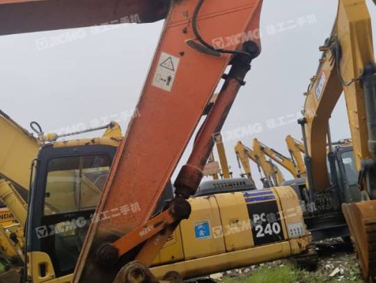 日立ZX240履带式挖掘机