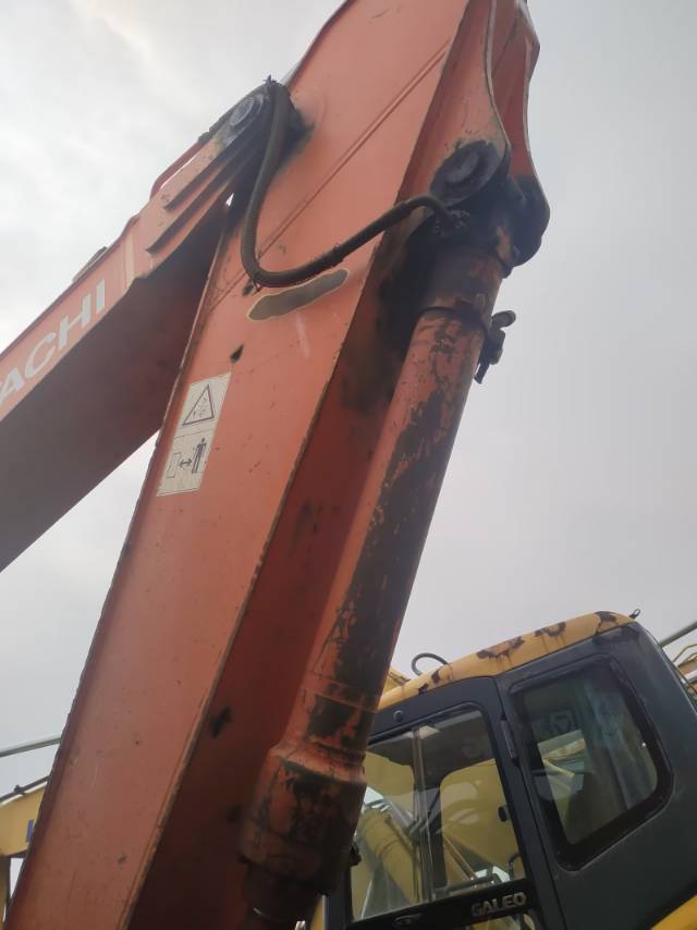 日立ZX240履带式挖掘机