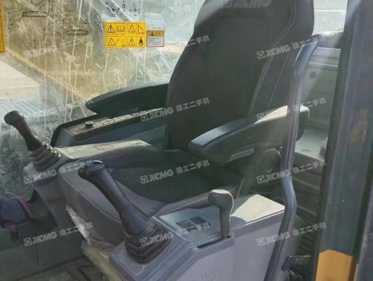 徐工XE245DK履帶式挖掘機