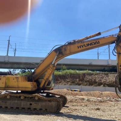 现代R450LC-5履带式挖掘机