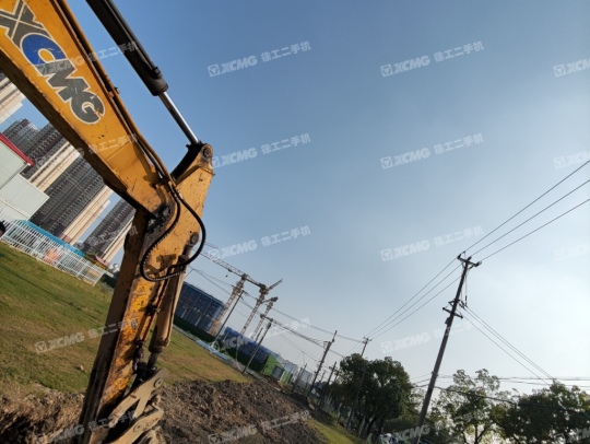 徐工XE60CA履带式挖掘机