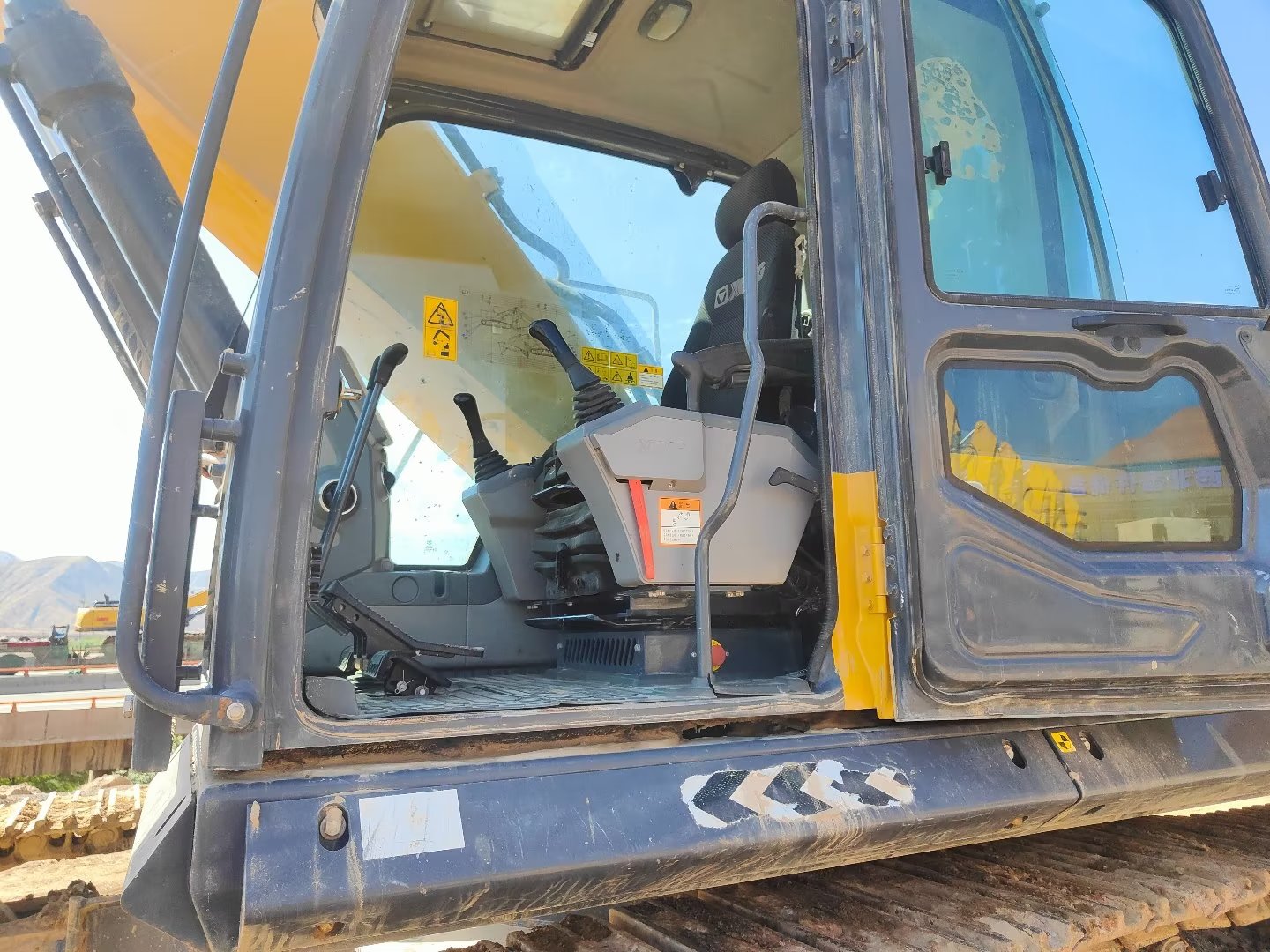 徐工XE380DK履带式挖掘机