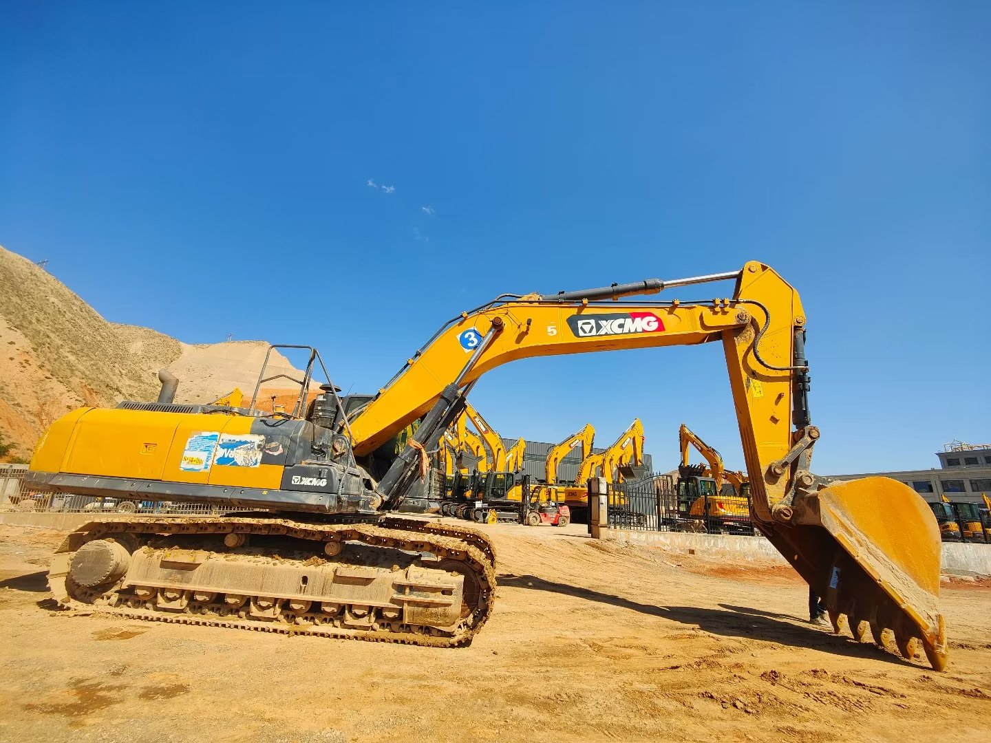 徐工XE380DK履带式挖掘机