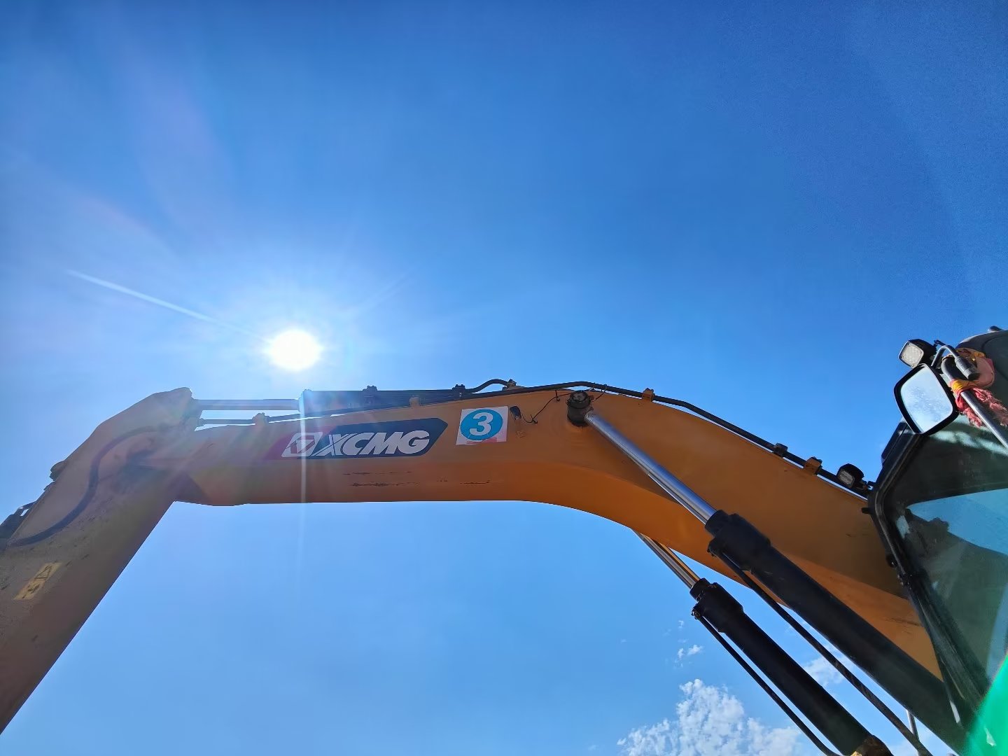 徐工XE380DK履带式挖掘机