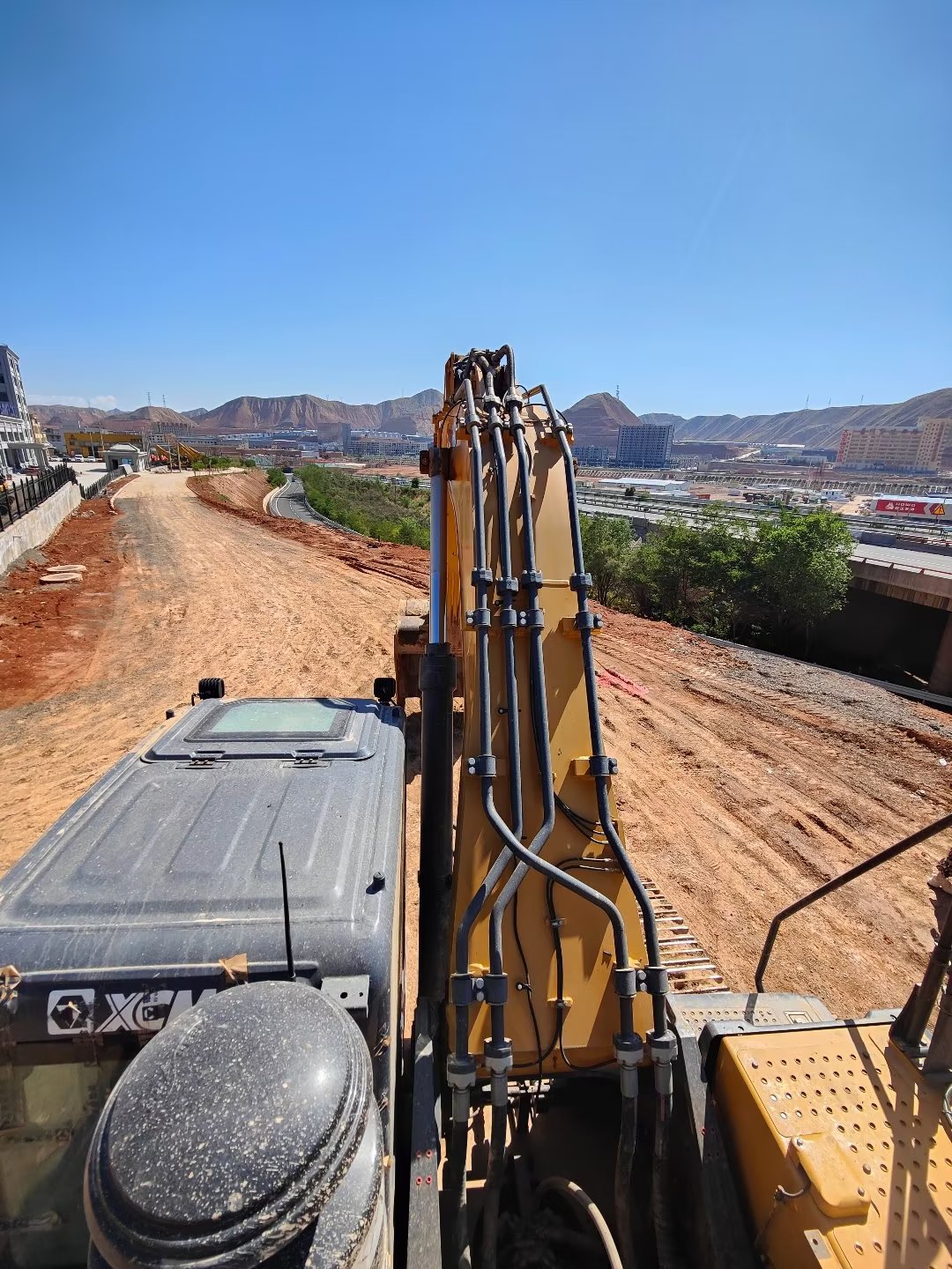 徐工XE380DK履带式挖掘机