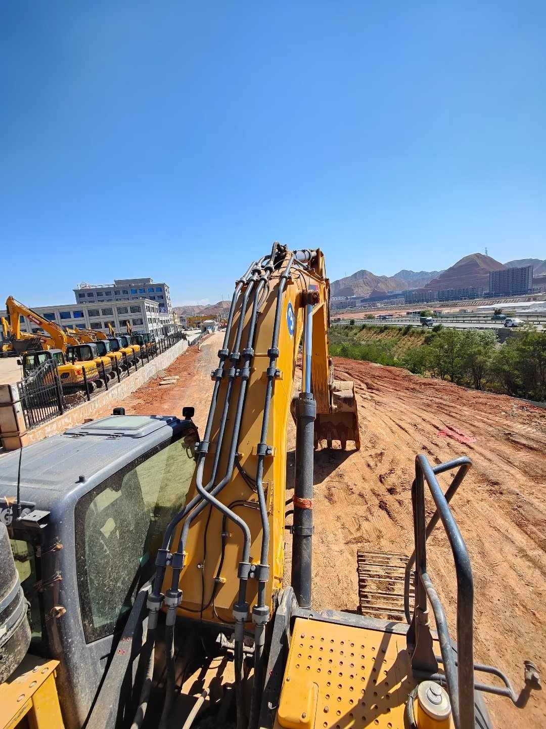 徐工XE380DK履带式挖掘机