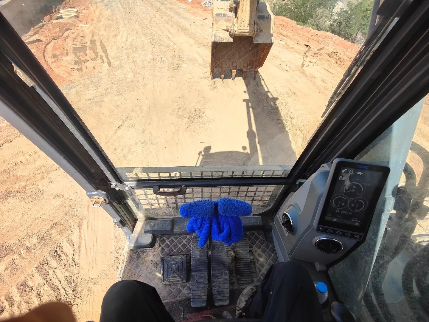 徐工XE380DK履带式挖掘机