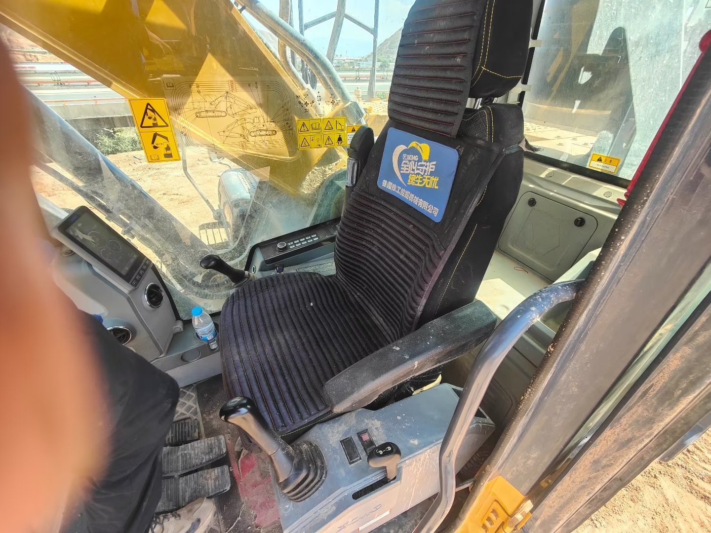 徐工XE380DK履带式挖掘机