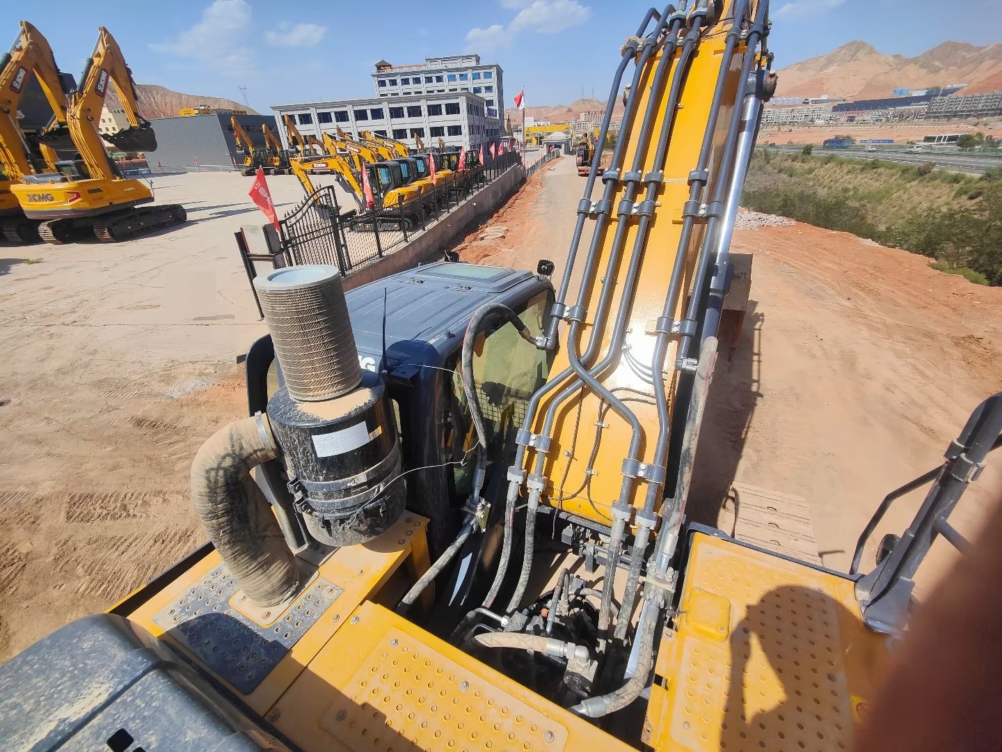 徐工XE380DK履带式挖掘机