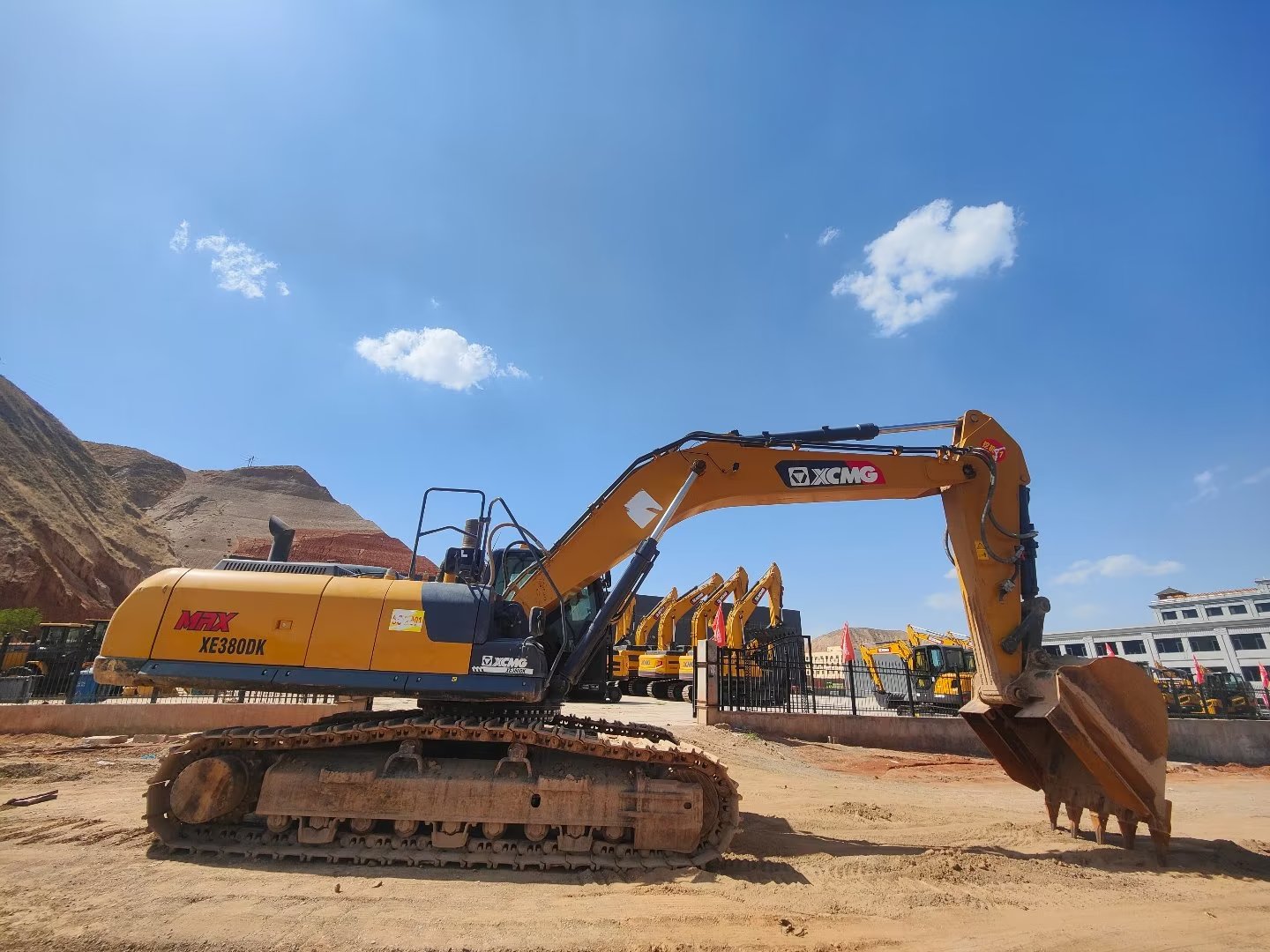 徐工XE380DK履带式挖掘机