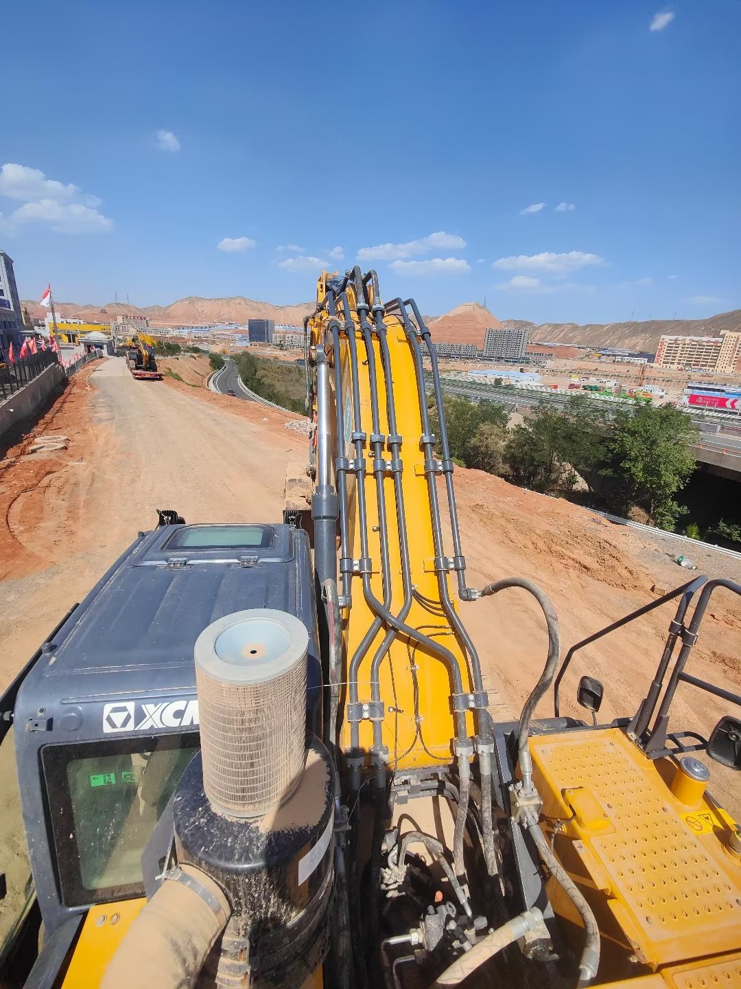 徐工XE380DK履带式挖掘机