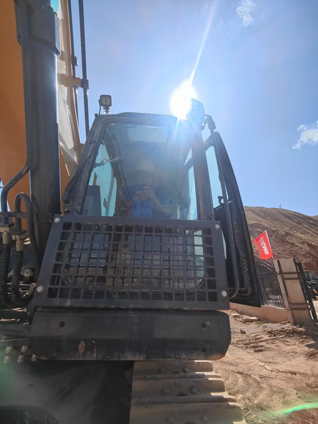 徐工XE380DK履带式挖掘机