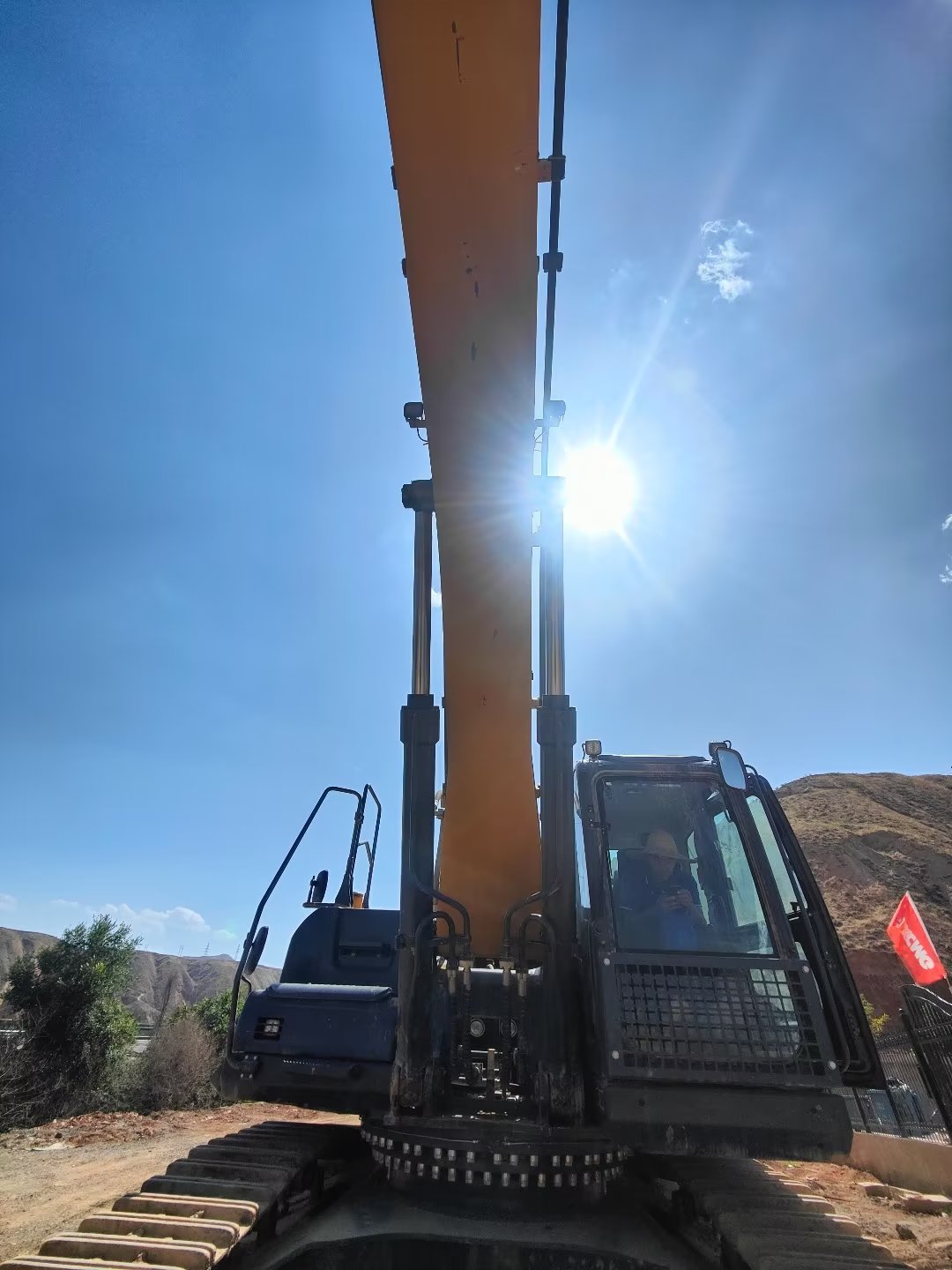 徐工XE380DK履带式挖掘机