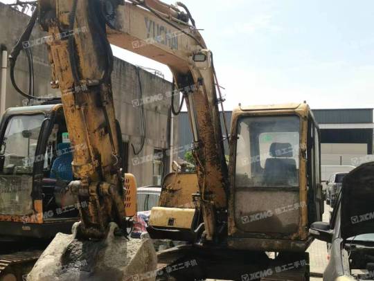 玉柴YC85履帶式挖掘機(jī)