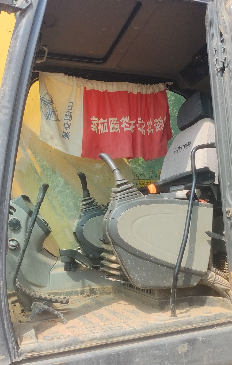 住友SH200-6履带式挖掘机