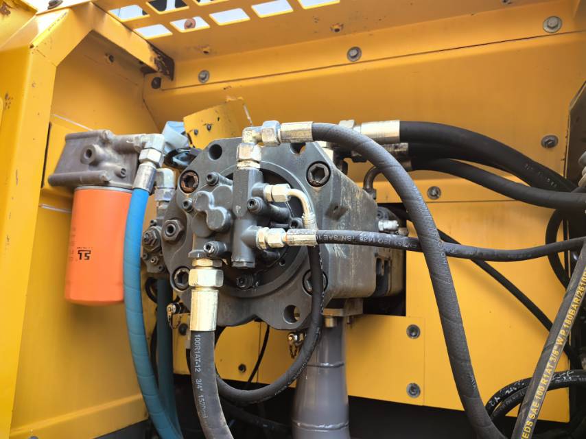 徐工XE300C履带式挖掘机