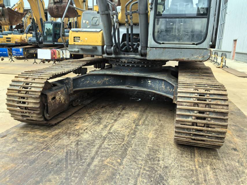 徐工XE300C履带式挖掘机