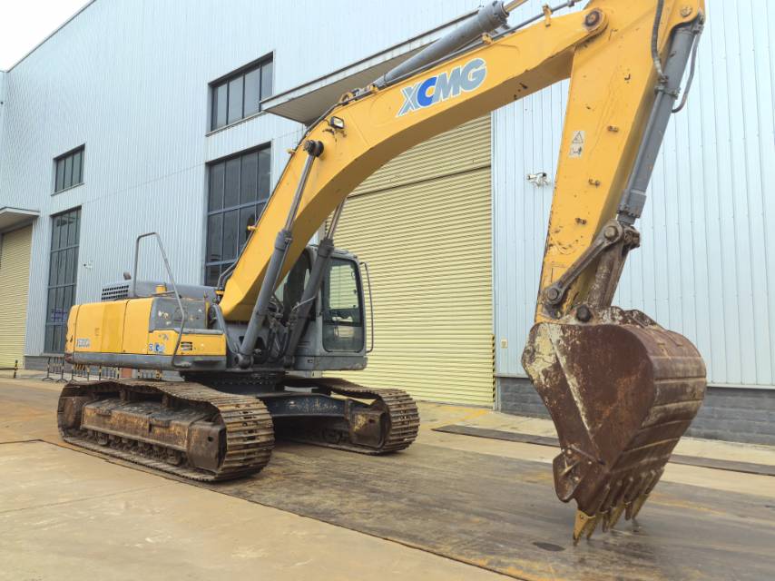 徐工XE300C履带式挖掘机