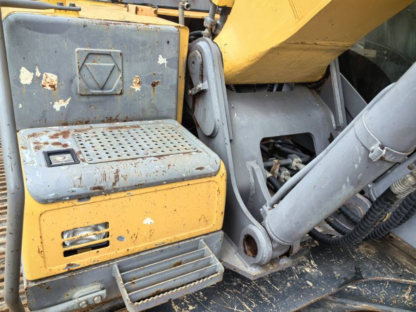 徐工XE300C履带式挖掘机