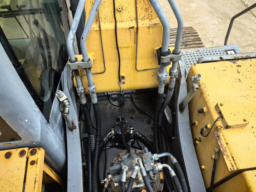 徐工XE300C履带式挖掘机