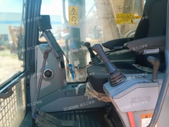 徐工XE370D履帶式挖掘機