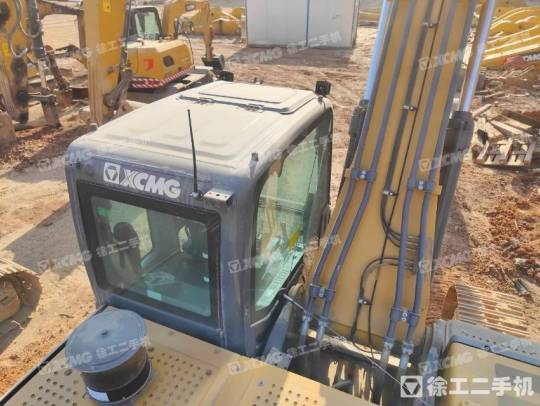 徐工XE270DK履帶式挖掘機