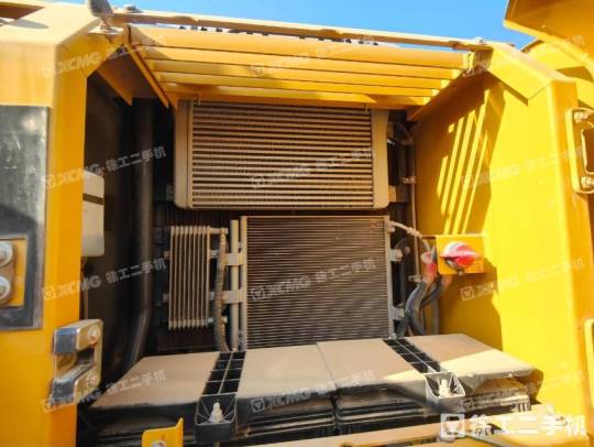 徐工XE270DK履帶式挖掘機