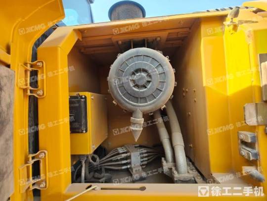 徐工XE270DK履帶式挖掘機