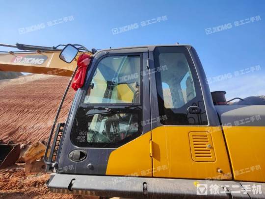 徐工XE270DK履帶式挖掘機