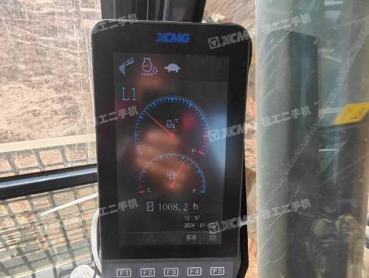 徐工XE270DK履帶式挖掘機