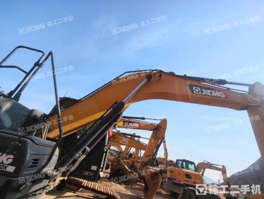 徐工XE270DK履帶式挖掘機