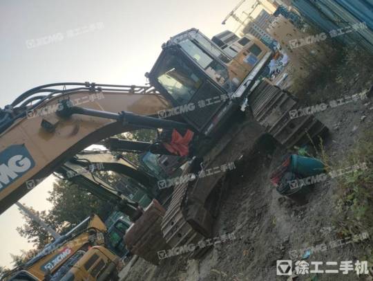 徐工XE490DK履帶式挖掘機