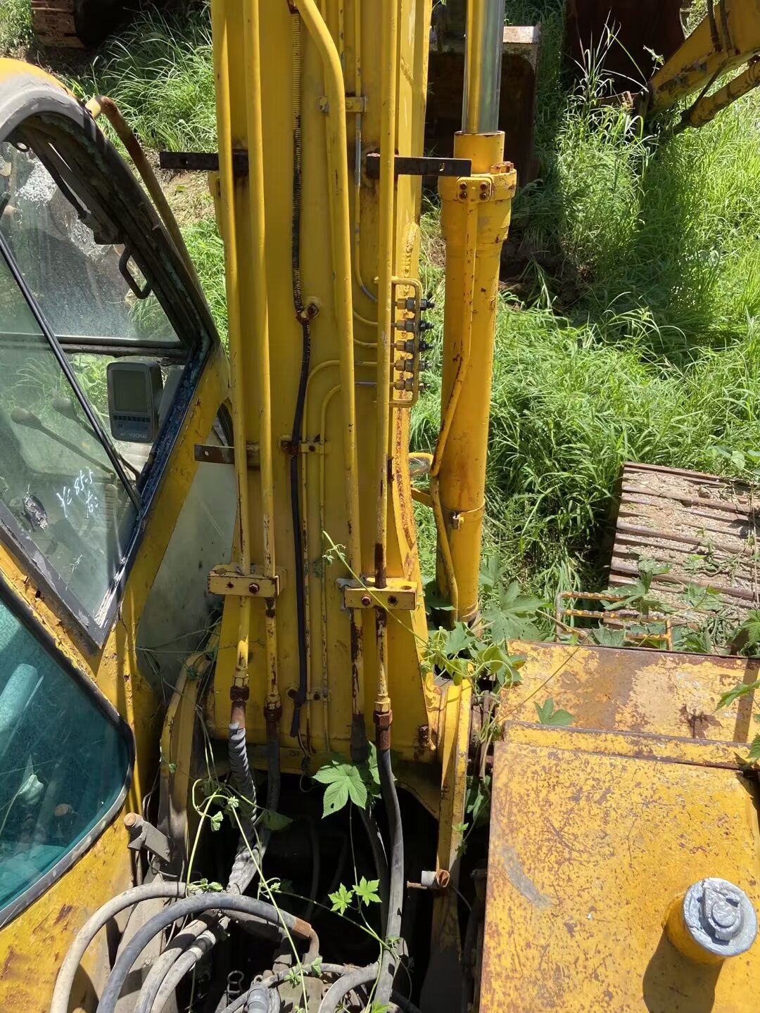 玉柴YC135-8履帶式挖掘機(jī)