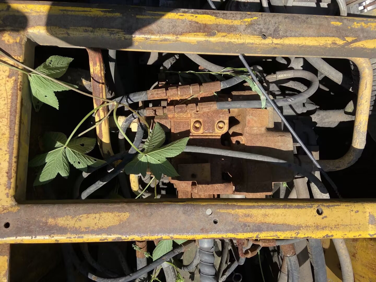 玉柴YC135-8履帶式挖掘機(jī)