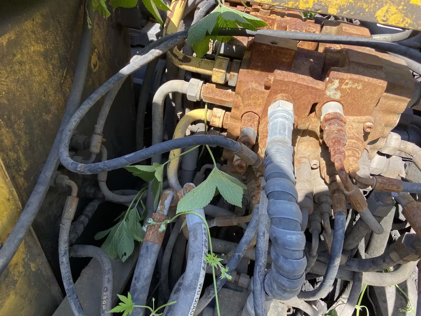 玉柴YC135-8履帶式挖掘機(jī)