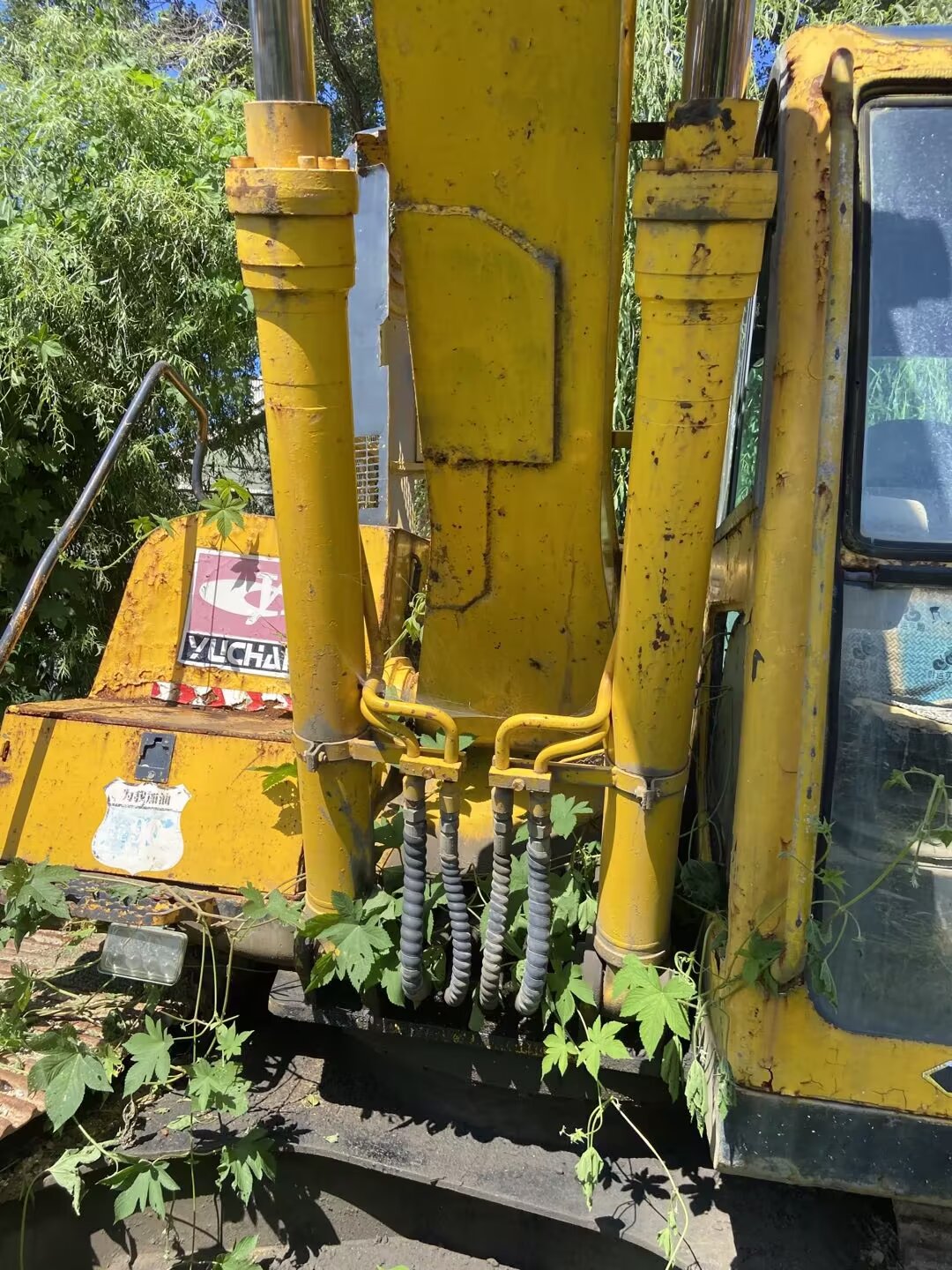 玉柴YC135-8履帶式挖掘機(jī)