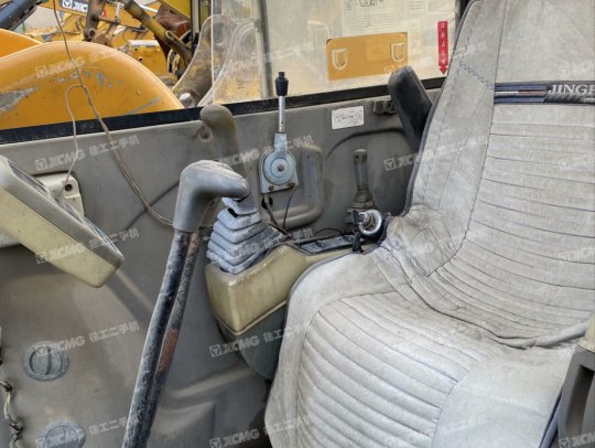 雷沃重工FR60-7履帶式挖掘機(jī)