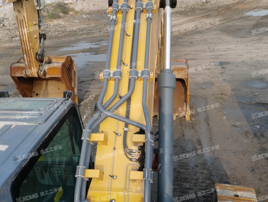 徐工XE490DK履带式挖掘机