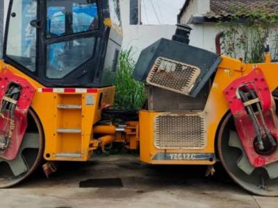 三一重工YZC12II双钢轮压路机