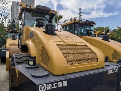徐工XS303S单钢轮压路机(30吨)
