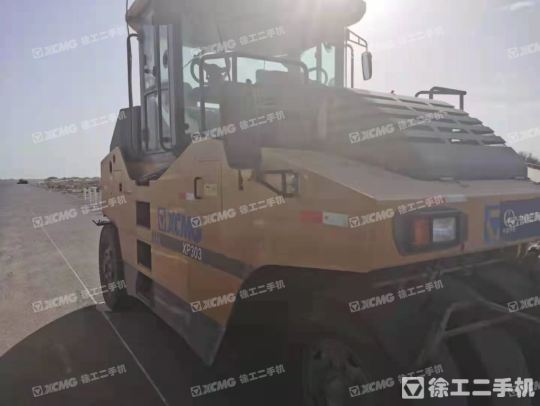 徐工XP303轮胎压路机(30吨胶轮)