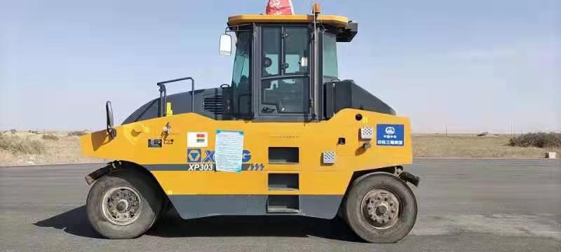 徐工XP303轮胎压路机(30吨胶轮)