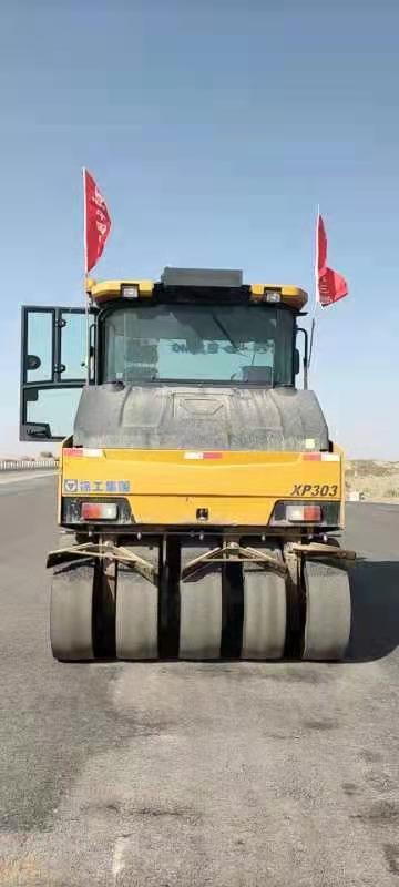 徐工XP303轮胎压路机(30吨胶轮)