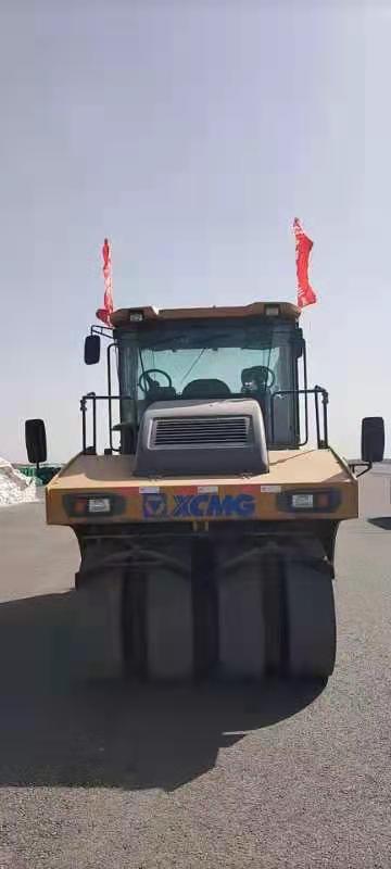 徐工XP303轮胎压路机(30吨胶轮)